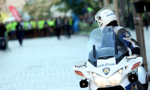 Bježao policiji pa mu pronašli pištolji i tablete za smirenje