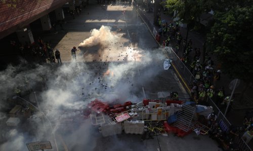 Nemiri u Hong Kongu: Policija suzavcem i vodenim topovima rastjerala prosvjednike