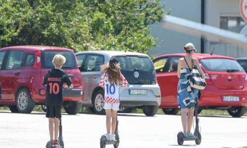 Krajnje je vrijeme da se reguliraju električni romobili! Sve je više vozača na hitnoj, a po zakonu velikih brojeva, netko će stradati...