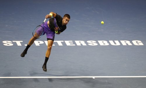 Borna Ćorić ipak nije mogao do novog čuda, Medvedev lakoćom do naslova