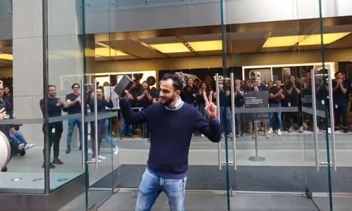 Prvi iPhone 11 prodan je u Australiji; i ovaj put u dućanu su priredili pravu predstavu kupcu