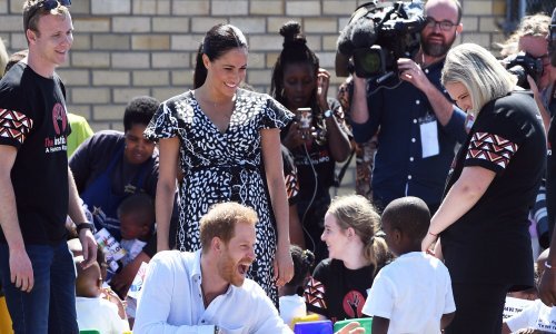 Turneja u troje: Princ Harry i Meghan Markle stigli sa sinčićem u Afriku