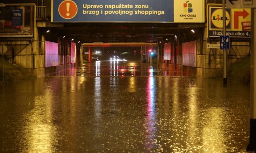 Vatrogasci intervenirali stotinjak puta; potopljeni podvožnjaci, stanovi, ali i 'Mali zmaj'