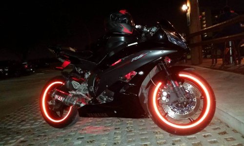 Sigurniji i (ljepši) na dva kotača noću? Rješenje su reflektirajuće trake na gumama