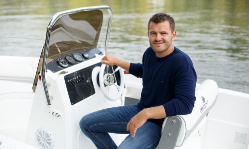 Ljeti Jadran, zimi Drava: Ovaj mladi Osječanin čamcem se upustio u biznis iz snova: 'Svi su oduševljeni slavonskom bonacom'