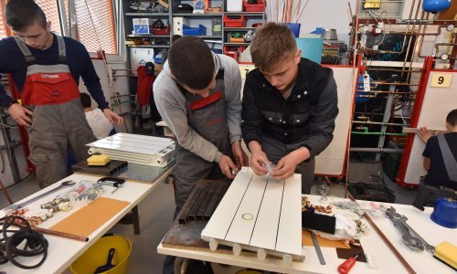 U obrtu i slobodnim profesijama u rujnu 4,3 posto manje zaposlenih