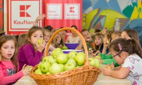 Kaufland ponovno donira - školarcima 130 tona voća i povrća!