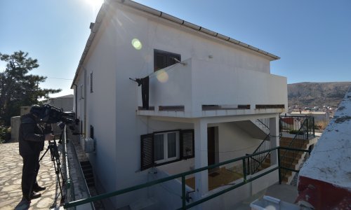 Počinje suđenje ocu koji je na Pagu s balkona bacio djecu