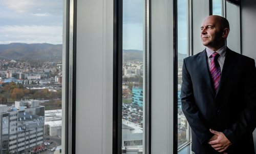 Nema auto, ima portal: Kako je Dubravko Ponoš zapravo zasjeo u fotelju iz koje uskoro leti?