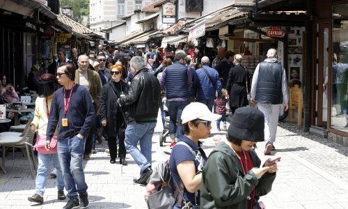 Pedeset Iračana glumilo turiste, avionom stigli u Sarajevo, a ustvari su bili ilegalni migranti na putu za EU