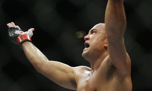 Ovo je UFC prvi puta u svojoj povijesti napravio bivšem prvaku; to se trebalo i ranije dogoditi