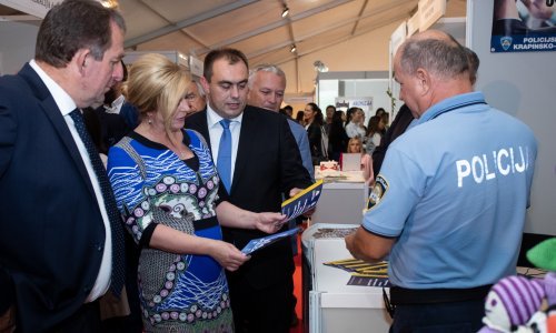 Predsjednice odlikovala Policijsku postaju Petrinja za junaštvo njezinih pripadnika u Domovinskom ratu