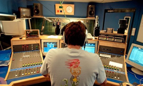 Uhićeni huligani koji su jučer upali na Radio Sarajevo i tražili da se obriše vijest s portala