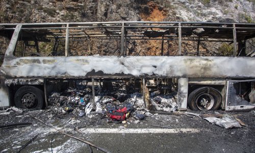 Kod Sinja planuo autobus koji je prevozio učenike