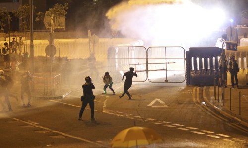 Policija bacila suzavac na prosvjednike u Hong Kongu