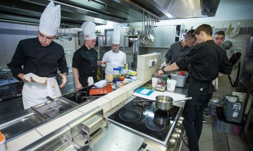 Ministarstvo turizma raspisalo javni poziv za mjesečne stipendije za studente i učenike