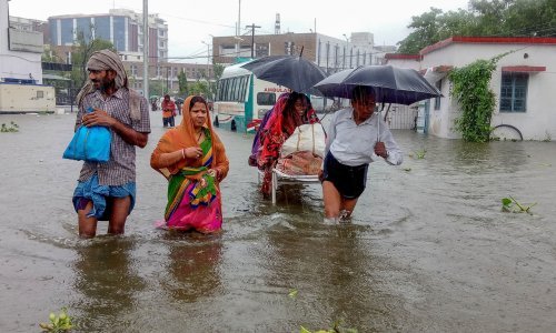 Najmanje 27 mrtvih u udarima munje u pakistanskoj pustinji