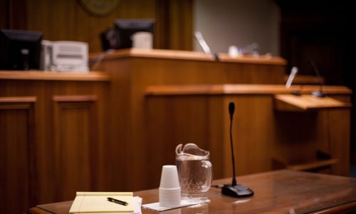 Zaposlenici i pravosudni policajci prosvjedovali pred pulskim sudom