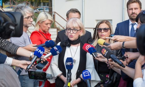 Ministrica na mjestu ubojstva u Đakovu predstavila mjere zaštite centara za socijalnu skrb