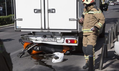 Prometna u Splitu; sudarili se kamion i motocikl; jedna osoba ozlijeđena