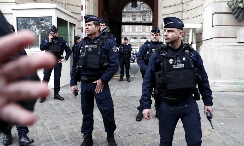 Napadač u policijskoj postaji u Parizu nedavno je prešao na islam?