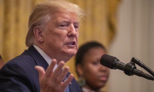 Trump suspendirao ulazak imigranata koji ne mogu platiti zdravstvenu skrb