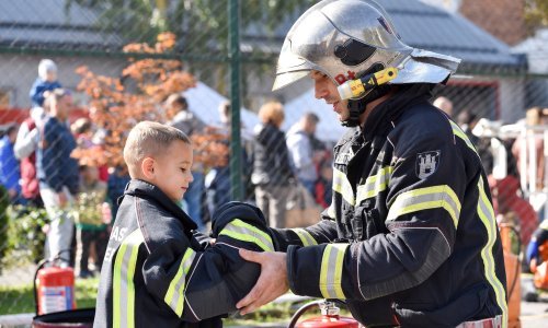[FOTO] Zagrebački vatrogasci pokazali svoje vještine, a u druženju s njima najviše su uživali najmlađi