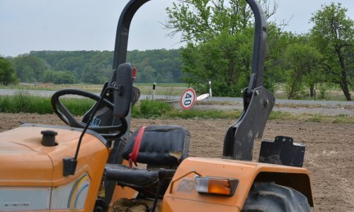 U Slavoniji poginuo traktorist, jedna se osoba utopila u jezeru Jošava