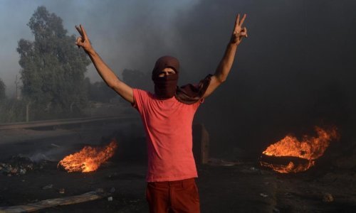 U nastavljenim prosvjedima u Bagdadu u nedjelju ubijeno osam osoba, ukupno u šest dana više od stotinu