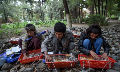 Osamnaest godina od invazije na Afganistan: ta djeca ne znaju za drugo do za rat