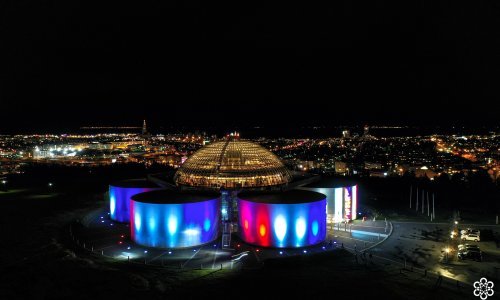 Kakva nam čestitka stiže s Islanda: Najznačajnija građevina u Reykjaviku obojana u hrvatsku trobojnicu