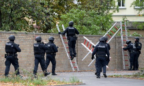 Dvoje ubijenih u napadu na sinagogu u Njemačkoj, potraga za napadačima traje