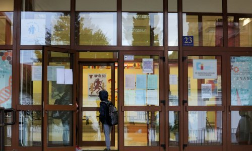 U jednoj školi ima nastave, u drugoj djecu poslali doma, iz treće poručuju: Nikoga se ne šalje doma