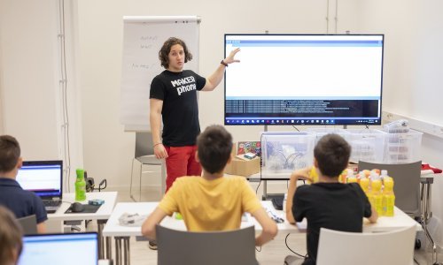 Za djecu i odrasle: Kreće besplatna škola elektronike s Albertom Gajšakom, radionica o osnovama programiranja...