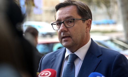 'Glavni državni inspektor kasni četiri i pol mjeseca s pravilnicima, a uzima dopust da bi predsjednici vodio kampanju'