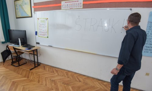 Zašto učitelji štrajkaju? Pogledajte kolike plaće imaju njihove kolege u Sloveniji i Finskoj