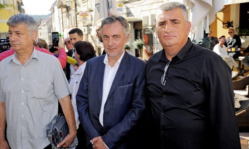 Mostovci sa Škorom na otkrivanju biste Marka Veselice