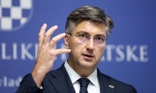 Vlada telefonski povukla niz zakona iz procedure, što nam poručuju?