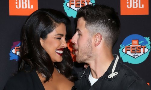 Ne mogu se zasititi jedno drugog: Medeni mjesec za lijepu Indijku i slavnog pjevača još uvijek traje