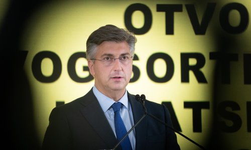 Plenković na skupu HDZ-ovih župana, gradonačelnika i načelnika: Trošimo koliko zarađujemo, s viškom vraćamo dugove bivših vlada