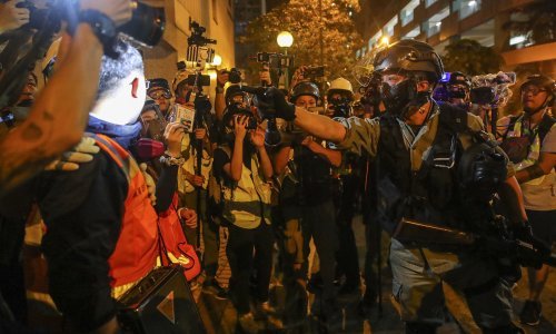 Deseci tisuća osoba ponovo na ulicama Hong Konga