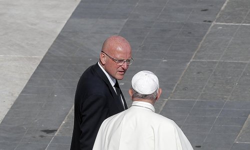 Šef vatikanske žandarmerije podnio ostavku zbog curenja informacija o istragama mutnih poslova