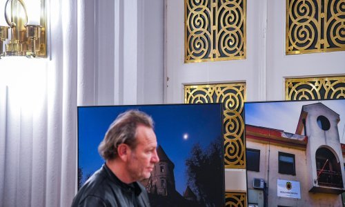 Predstavljena izložba fotografija Hrvoja Polana 'Iza sedam logora: Od zločina kulture do kulture zločina'