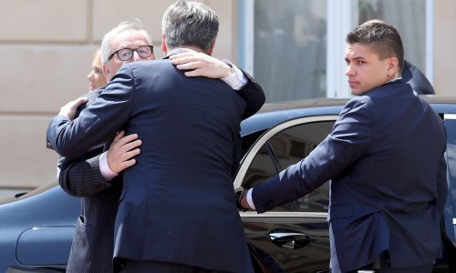 Slovenske europarlamentarce smeta bliskost Junckera i Plenkovića pa traže odgodu odluke o Schengenu