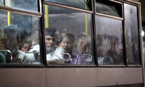 Neredi među migrantima na Malti; zapalili automobile, ozlijedili policajce