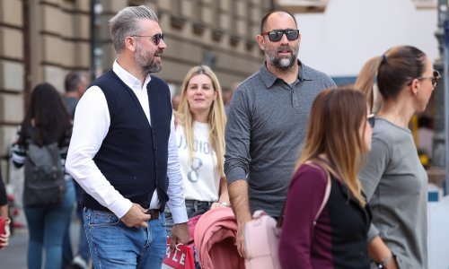 Nema tko se nije okrenuo za njima: Nekadašnji hajdukovci Stipe Pletikosa i Igor Tudor prošetali Cvjetnim trgom