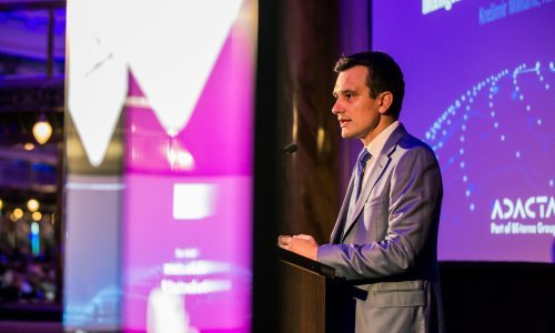 Inteligentno poslovanje promijenit će tržište rada, ali robot neće zamijeniti čovjeka