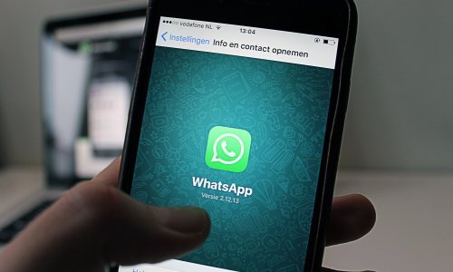 Ne, WhatsApp ne mijenja boju u ružičastu - riječ je o virusu