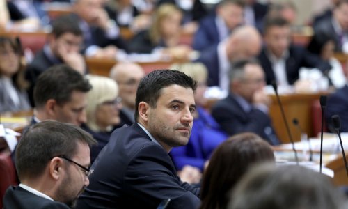 HDZ: Bernardić mora dati ostavku zbog protuzakonita primanja poklona