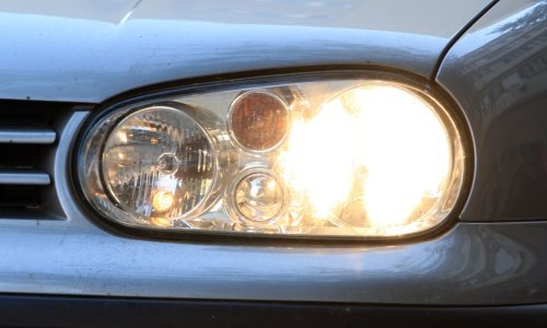 Znate li od kojeg datuma morate imati upaljena svjetla na automobilu?